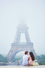 Fototapeta na wymiar Romantic couple together in Paris