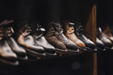 Man shoes store - obrazy, fototapety, plakaty