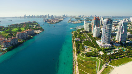 Naklejka premium South Beach, Miami Beach. Florida. Aerial view. Paradise. South Pointe Park and Pier