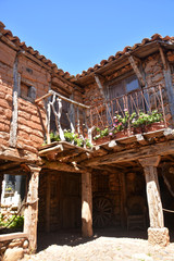 casa típica de pueblo © uzkiland
