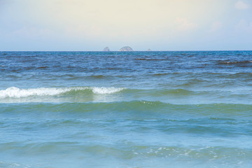 Blue sea with waves and clear blue sky(wave,sea)
