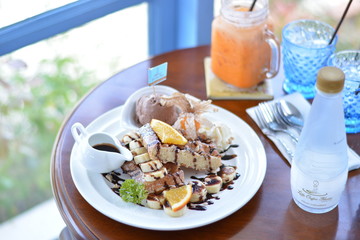 Crepes and ice cream