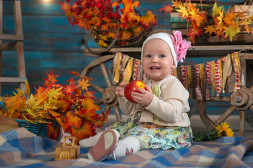 Obraz na płótnie Canvas Happy one year old baby girl in autumn interior