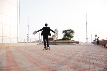 Fototapeta na wymiar Man in suit on skate
