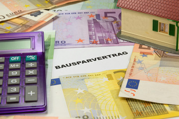 Ein Haus und Bausparvertrag