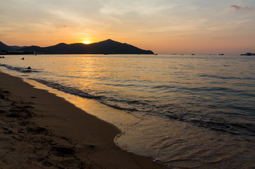 Fototapeta na wymiar landscape sun is sunset on mountain can see on the beach