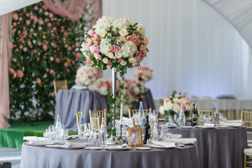 Violet-grey dinner tables served with sparkling crockery stand i