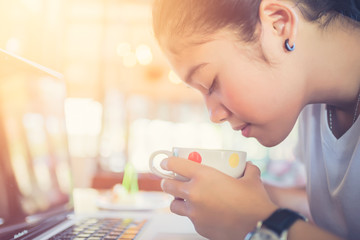 Coffee. Beautiful Girl Drinking Tea or Coffee in Cafe. Beauty Mo