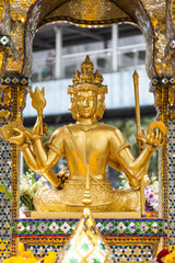 Obraz premium Hindu statue in Bangkok, Thailand. back of erawan shire