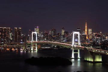 Fototapeta na wymiar 東京タワーとレインボーブリッジの日本の夜景　night view of Tokyo and rainbow bridge in Japan