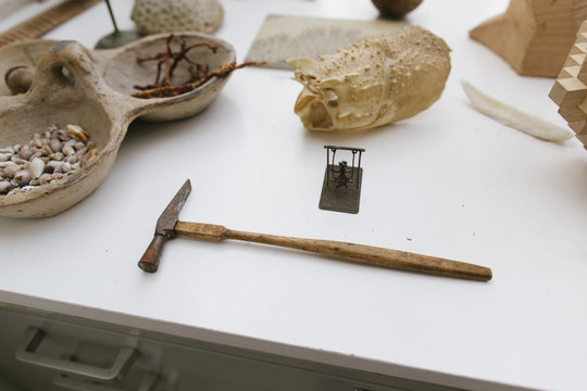 Artisanal hammer and other decoration items.