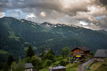 Fototapeta na wymiar Abendliche Gewitterstimmung im Schweizer Wallis
