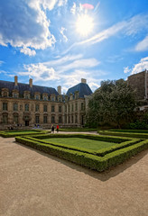Fototapeta premium Hotel de Sully and beautiful garden in Paris