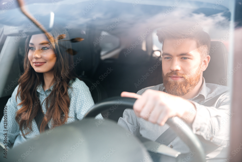 Wall mural Cool man at the wheel with woman