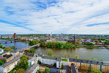 Obraz premium Panoramic view on Bridge over Main River Frankfurt am Main
