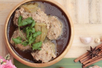 Soup with bitter melon stuffed with minced pork.