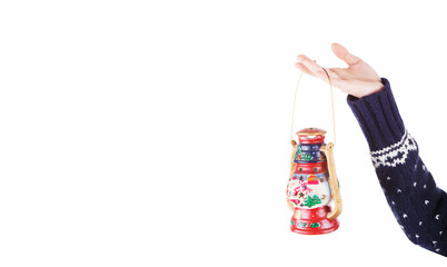 Lanterna natalizia in mano con babbo natale