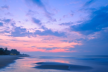 Naklejka na ściany i meble Sweet Sunrise Over The Sea at Rayong Beach
