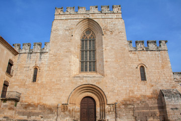 Fototapeta na wymiar Eglise du Monastère royal de Santes Creus, Catalogne, Espagne, 