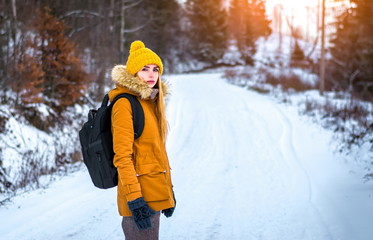 Fototapeta na wymiar woman traveler in winter