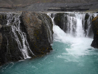 Der Wasserfall Sigöldufoss im Hochland von Island