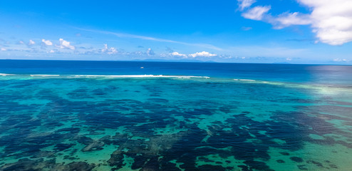 Fototapeta na wymiar Luftbild - indischer Ozean, La Digue Seychellen