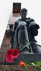 Blumen am Sowjetischen Ehrenmal in Berlin-Treptow