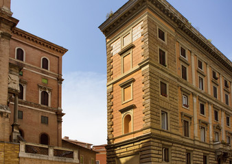 Obraz premium View of traditional buildings showing Italian architectural style in Rome.