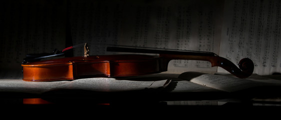 Vintage violin on the sheet music.   © wip-studio
