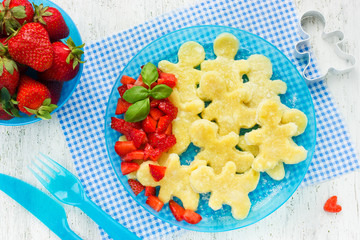 Christmas breakfast brunch dessert idea for kids - lazy cottage cheese dumplings shaped gingerbread man