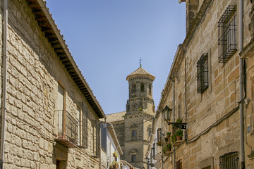 Fototapeta na wymiar Casco histórico de la ciudad monumental de Baeza en la provincia de Jaén, Andalucía