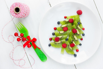 Christmas fun food idea for kids berry fruit Christmas tree