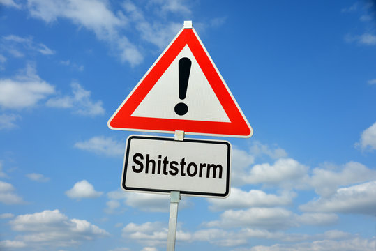 shitstorm, Kritik, soziale Netzwerke, Blogs, Kommentar, Internet, social media, Netz, Schild, Warnung, symbolisch, Schm&auml;hkritik, Netzjargon, Kommunikation, Schneeballeffekt