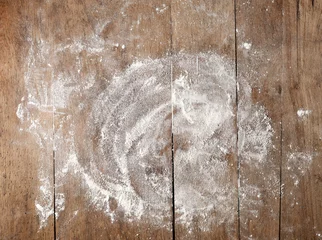 Küchenrückwand glas motiv white flour on wooden table © Mara Zemgaliete