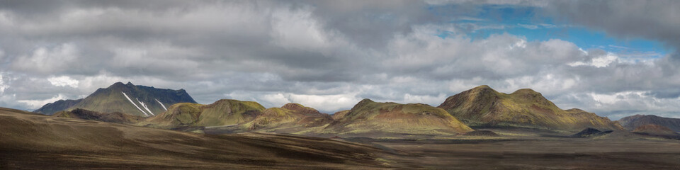 Fototapeta na wymiar Icelandic Mountains