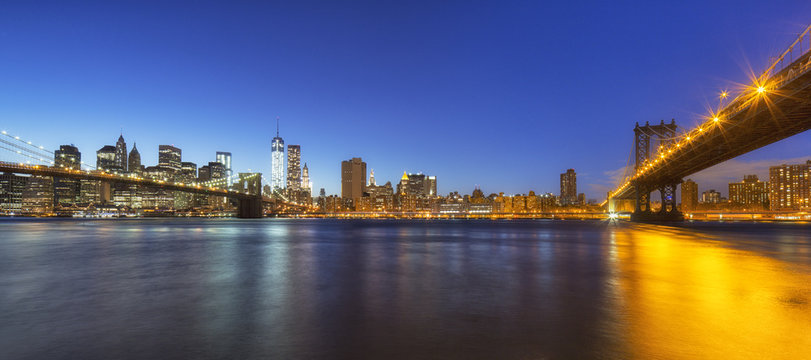 Manhattan skyline and Brooklyn and Manhattan Bridge at evening, Manhattan , New York City, United States, USA