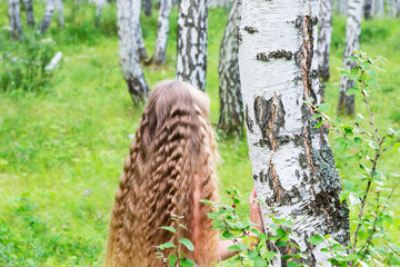 Fototapeta na wymiar Little girl in the forest.