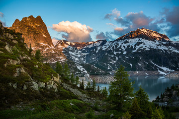 Sonnenaufgang in den Alpen
