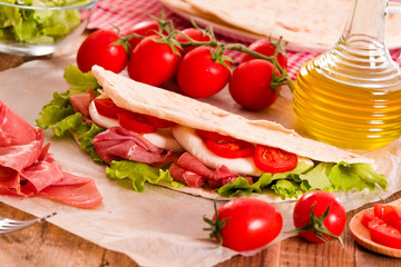 Piadina with ham and lettuce.