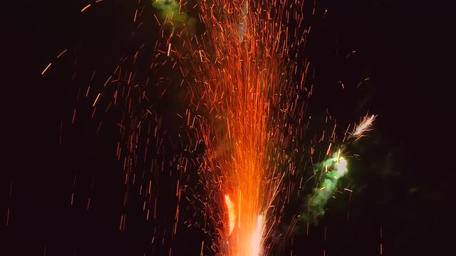 Feuerwerk an Silvester -Feuerwerksvulkan