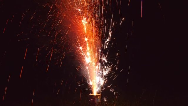Feuerwerk an Silvester -Feuerwerksvulkan