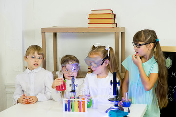 kids making science experiments