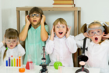 kids making science experiments