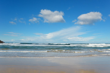 Fototapeta na wymiar Beautiful ocean beach with waves in South Africa 