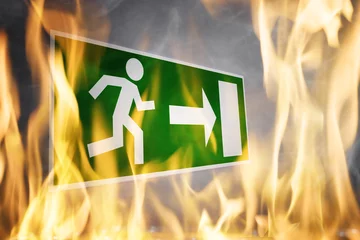 Crédence de cuisine en verre imprimé Flamme Close-up of Emergency Fire Exit Board
