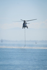 super Puma nimmt Wasser auf