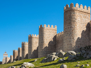 Stadtmauer von Avila, Spanien © kama71