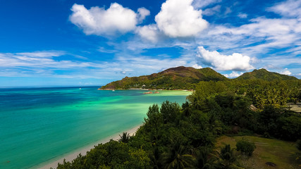 Fototapeta premium Sonne, Wolken und Meer auf Praslin