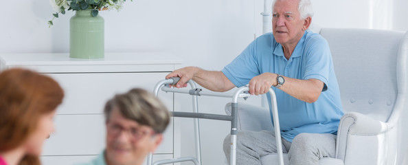 Obraz premium Senior with the walking frame