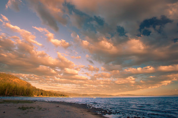 Fototapeta premium Beautiful sunset over Lake Tahoe 